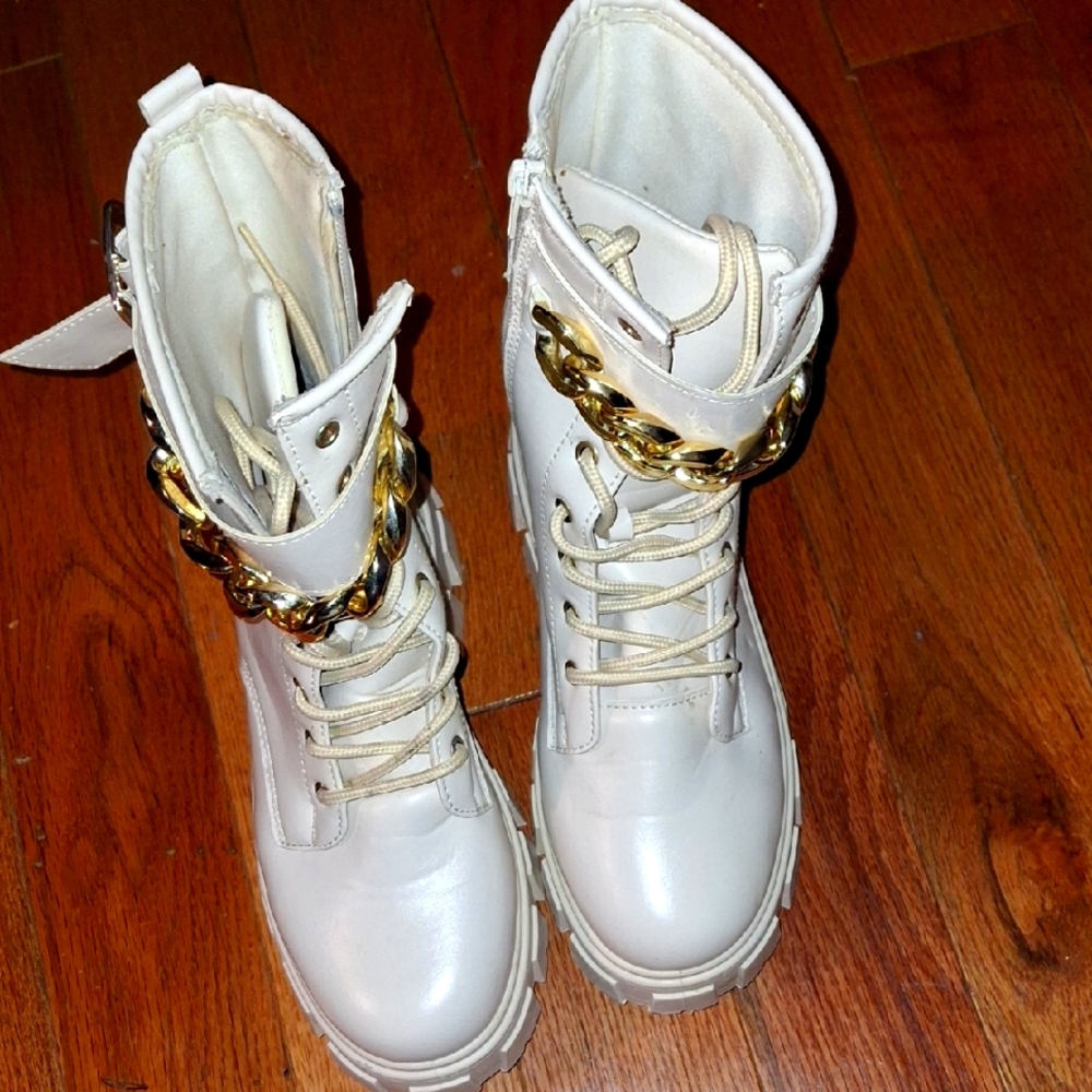 Stylish Tan Boots with Gold Chain - Picture 1 of 9